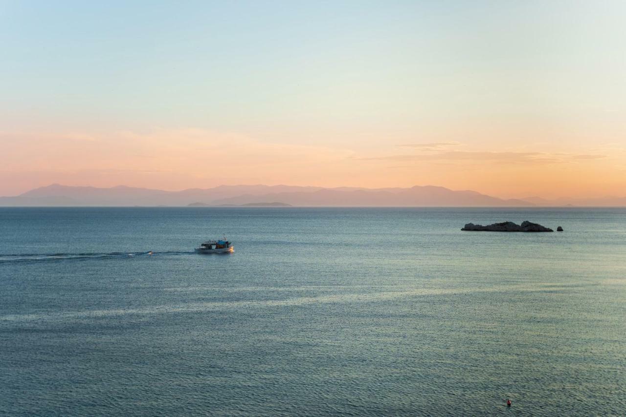 Saronic Seafront Villa Salamis Buitenkant foto